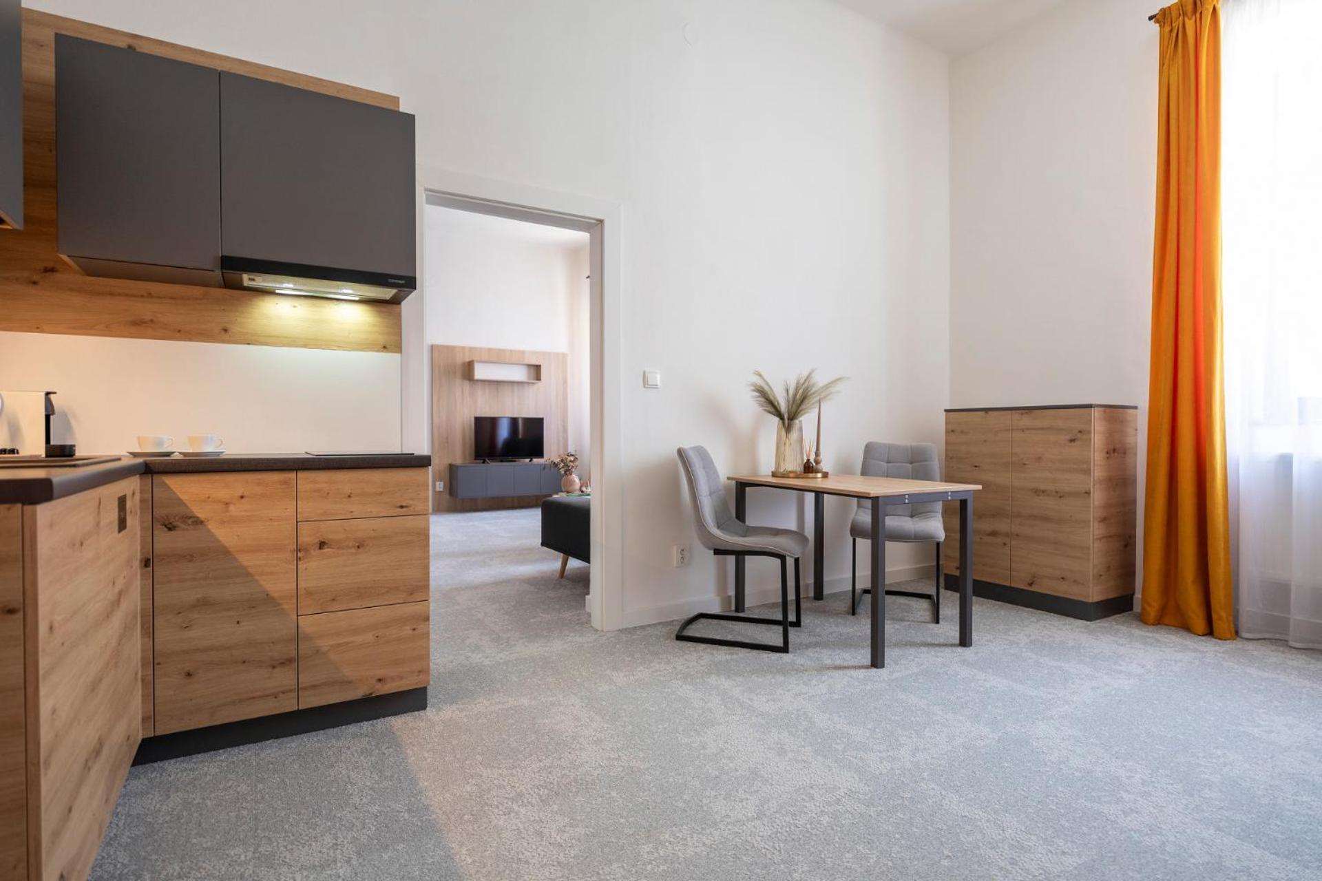 Alure Residences 10 - 24H Self Check-In & Private Parking Next To The Apartment Building Included, City Center Right On Snp Square In A Quiet Passage, New Building, Best Deal In Town Banska Bystrica Exterior photo